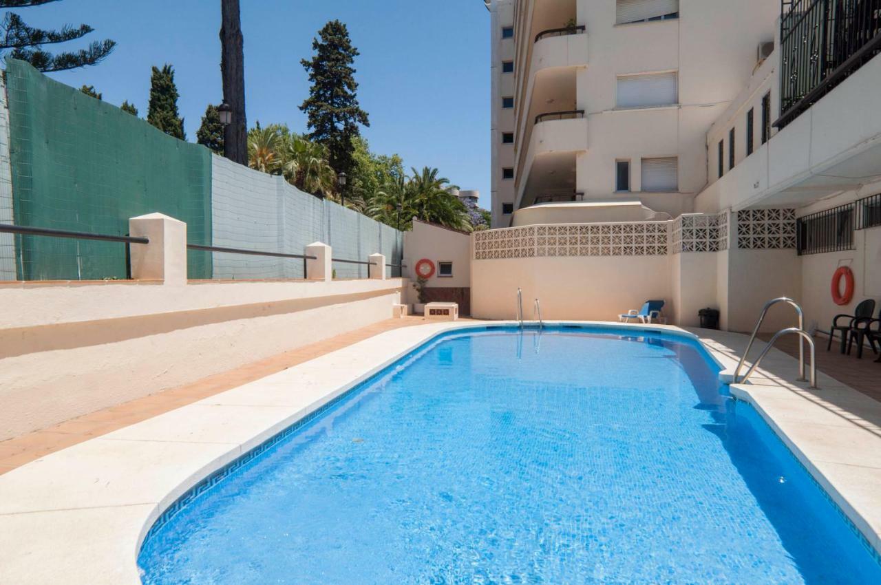 Eden Roc BeachFront Apartments Marbella Exterior foto